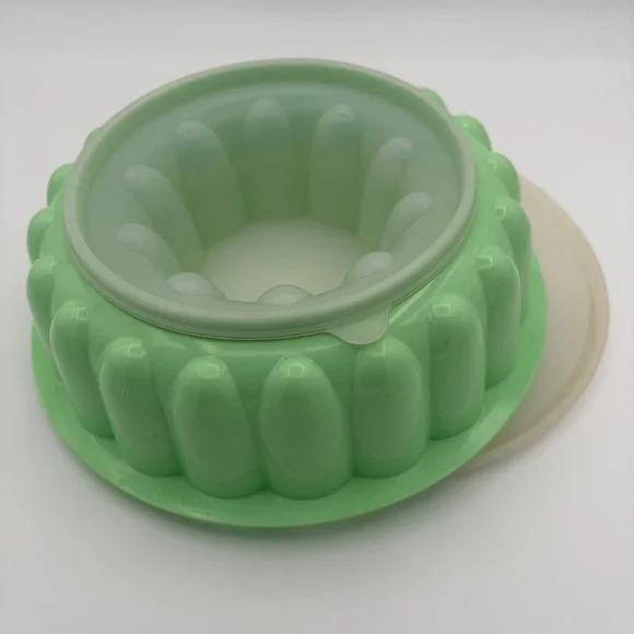 Two Tupperware Sets - Three Piece Jello Mold/Rectangular Modular Server/Storage - Picture 10 of 10